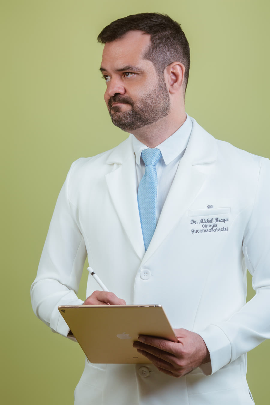 Dr. Michel Braga, cirurgião dentista